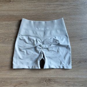 Alphalete Amplify Shorts - Light Grey
